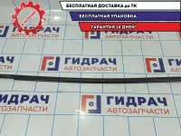 Накладка стекла переднего левого наружняя Skoda Rapid 5JA837477A.