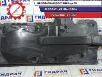 Защита антигравийная левая Skoda Rapid 6RA825201. Дефект.