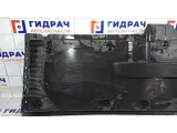 Защита антигравийная левая Skoda Rapid 6RA825201. Дефект.