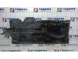 Защита антигравийная левая Skoda Rapid 6RA825201. Дефект.