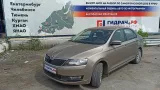 Уплотнитель капота (на жабо) Skoda Rapid 6V0823723A.