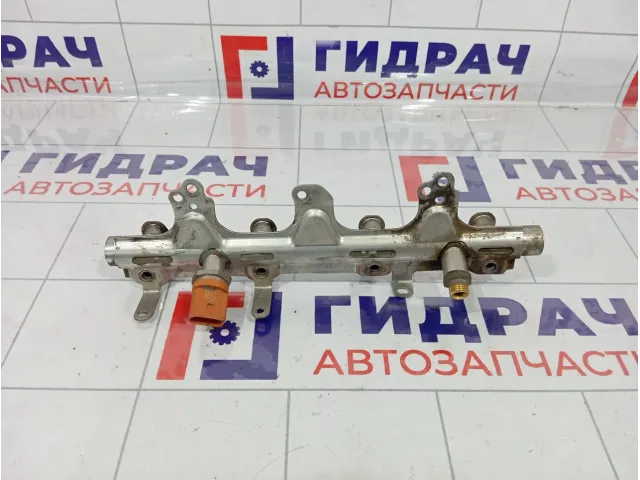 Рейка топливная (рампа) Skoda Superb (3T) 06J133317M
