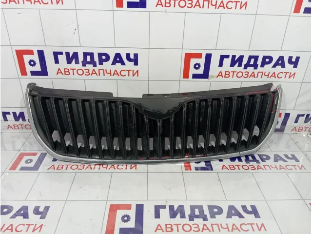 Решетка радиатора Skoda Superb (3T) 3T0853668A