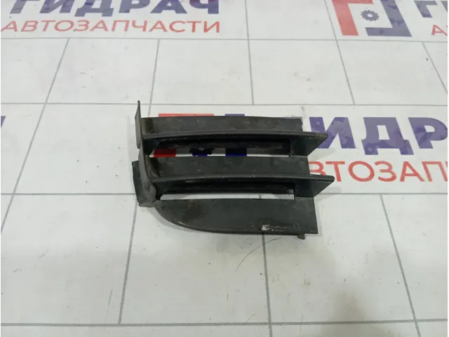 Решетка в бампер правая Skoda Superb (3T) 3T08536669B9