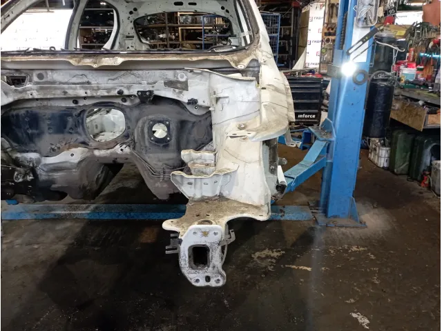 Лонжерон передний левый Skoda Superb (3T)