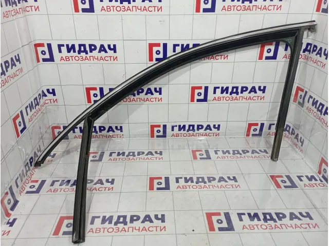 Уплотнитель стекла двери передней левой Skoda Superb (3T) 3T0837431E