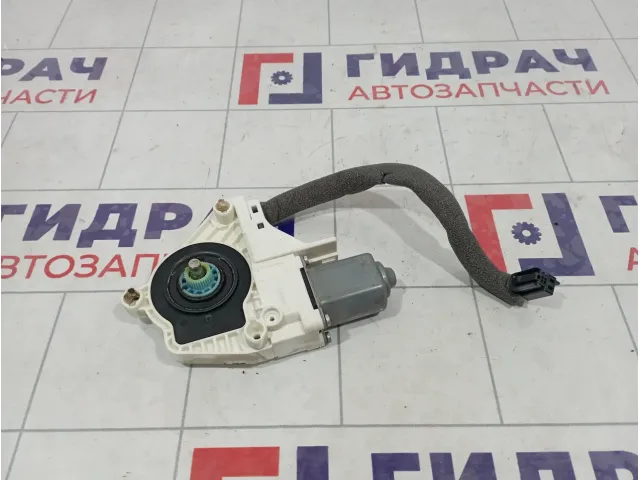 Моторчик стеклоподъемника задний правый Skoda Superb (3T) 8K0959812A