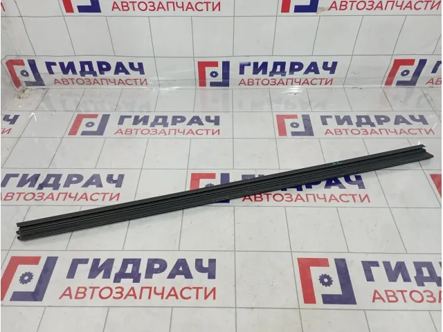 Уплотнитель стекла двери передний левый Skoda Superb (3T) 3T0837479