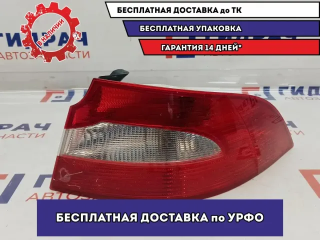 Фонарь задний наружный правый Skoda Superb 2 3T5945112. Дефект.