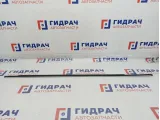 Накладка стекла переднего левого Skoda Superb 2 3T0837475A.