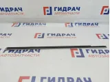 Накладка стекла заднего левого Skoda Superb 2 3T5839907. Царапины.