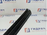 Уплотнитель стекла двери передней левой Skoda Superb 2 3T0837479.