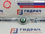 Молдинг капота Skoda Superb 2 3T0853633. Дефект хрома.
