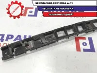 Кронштейн заднего бампера правый Skoda Superb 2 3T5807864. На панель.