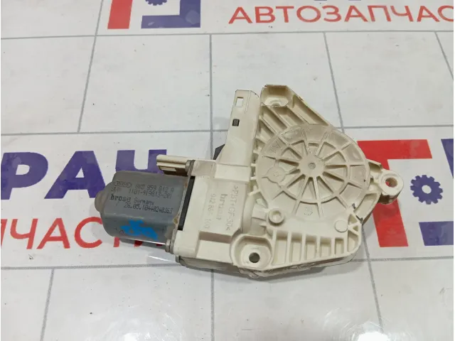 Моторчик стеклоподъемника заднего правого Skoda Superb 8K0959812A