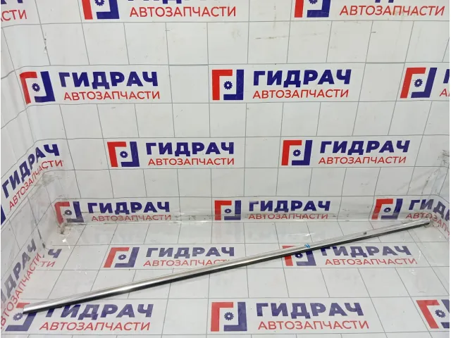 Накладка стекла переднего левого Skoda Superb 3T0837475A