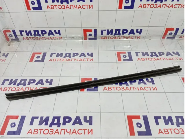 Уплотнитель стекла переднего правого Skoda Superb 3T0837480