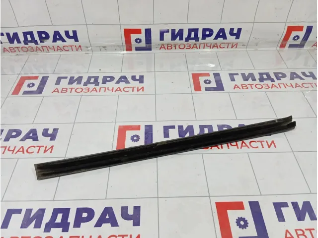 Уплотнитель стекла заднего правого Skoda Superb 3T5839480
