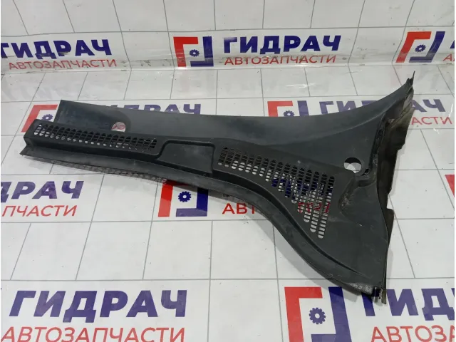 Решетка под лобовое стекло (Жабо) левая Skoda Superb 3T0819415A
