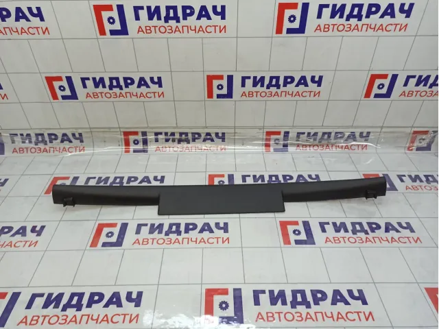Обшивка двери багажника центральная Skoda Superb 3T5867605