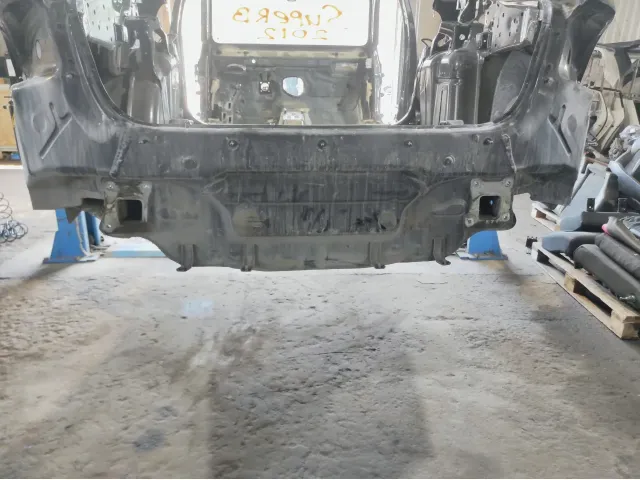 Панель задняя Skoda Superb (3T)