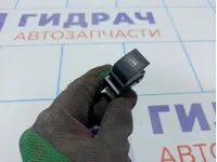 Кнопка стеклоподъемника Skoda Superb (3T) 5J0959855