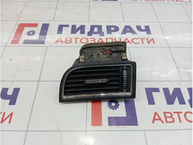 Дефлектор воздушный левый Skoda Superb (3T) 3T0819701TDZ