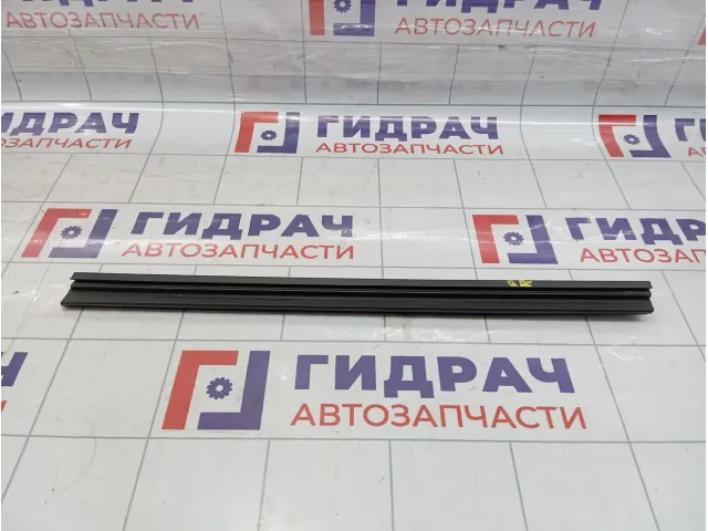 Уплотнитель стекла двери задний правый Skoda Superb (3T) 3T5839480