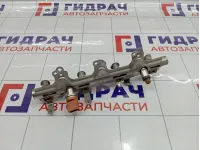 Топливная рампа (топливная рейка) Skoda Superb (3T) 06J133317M
