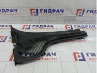 Решетка под лобовое стекло (Жабо) правая Skoda Superb (3T) 3T0819416A