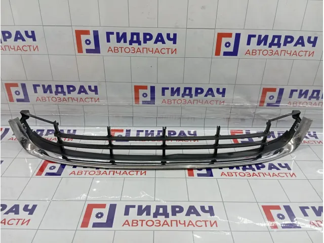 Решетка в бампер центральная Skoda Superb (3T) 3T08536779B9