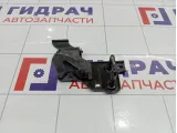 Крючок капота Skoda Superb (3T)