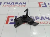 Крючок капота Skoda Superb (3T)