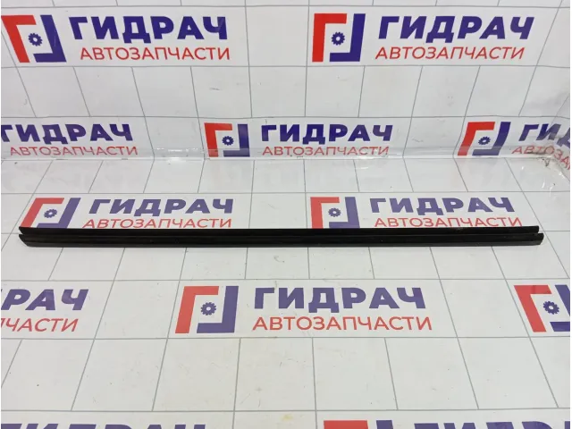 Уплотнитель стекла двери передний левый Skoda Superb (3T) 3T0837479