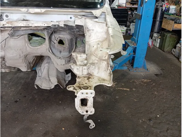 Лонжерон левый Skoda Superb (3T)