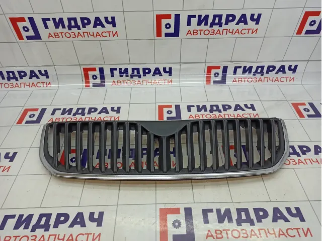 Решетка радиатора Skoda Superb (3T) 3T0853668A