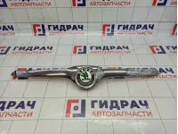 Накладка на решетку радиатора Skoda Superb (3T) 3T0853633