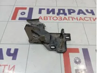 Крючок капота Skoda Yeti (5L) 5L0823480A