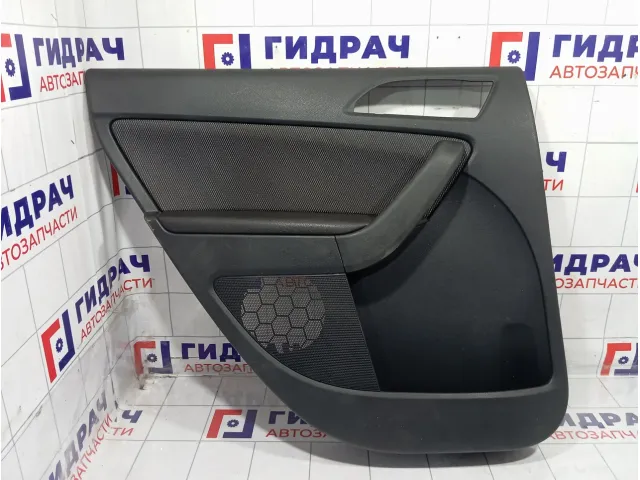 Обшивка двери задней левой Skoda Yeti 5L0867211A