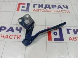 Петля капота правая Skoda Yeti 5L0823302D