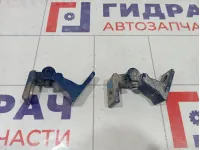 Петли двери задней правой Skoda Yeti
