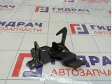 Крючок капота Skoda Yeti 5L0823480