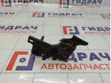 Крючок капота Skoda Yeti 5L0823480