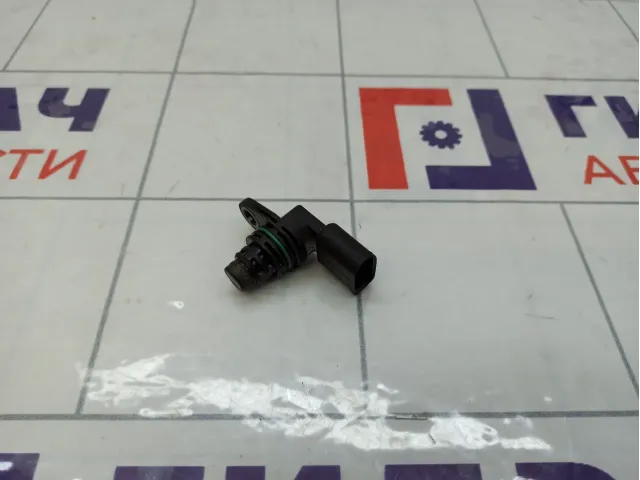 Датчик положения распредвала Skoda Yeti 030907601E