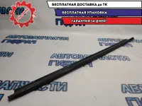 Накладка стекла переднего левого KIA Soul 822102K000.