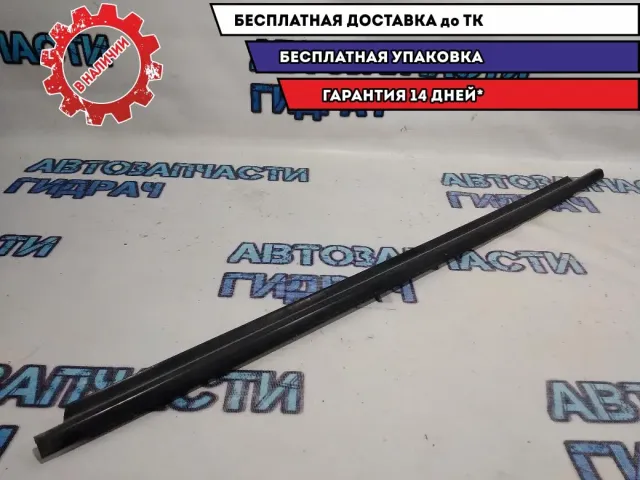 Накладка стекла переднего левого KIA Soul 822102K000.