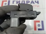 Кнопка стеклоподъемника SsangYong Actyon New 8582034000HDV