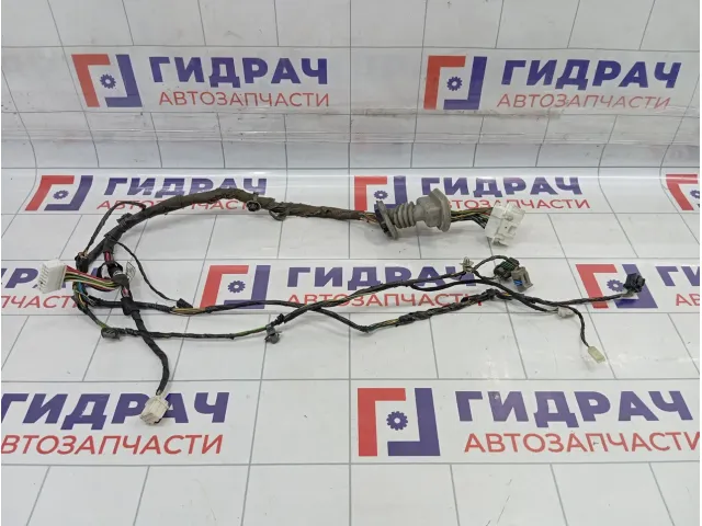 Проводка двери передней левой SsangYong Actyon 8270034052