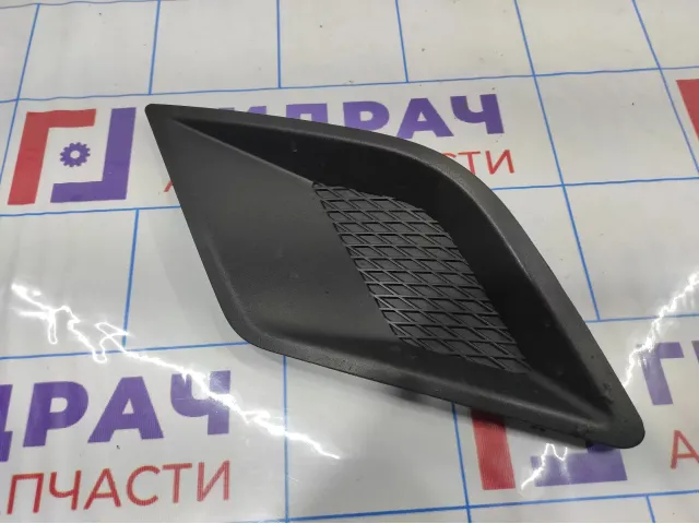 Заглушка бампера левая Ssang Yong Actyon New 8320134101.