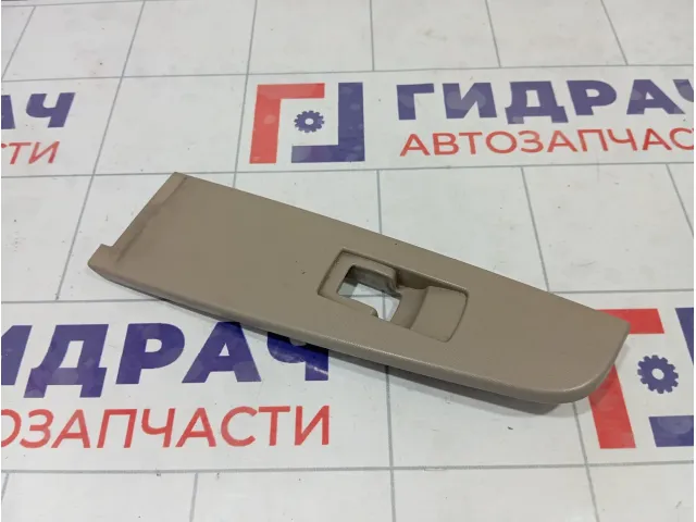 Накладка кнопки стеклоподъемника задней левой SsangYong Kyron 7325009000